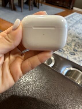 Apple AirPods Pro Wireless Earbuds Charging Case - White